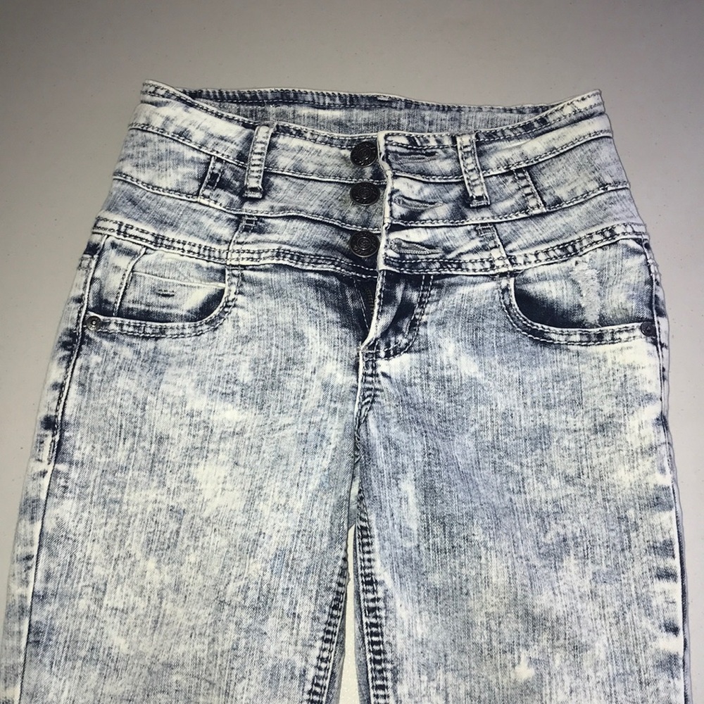 High waisted jeans